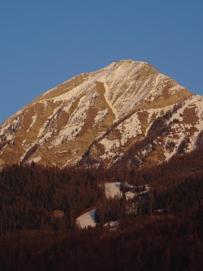 Appartement Offrant Une Magnifique Vue Des Montagnes Saint-Leger-les-Melezes Exteriör bild