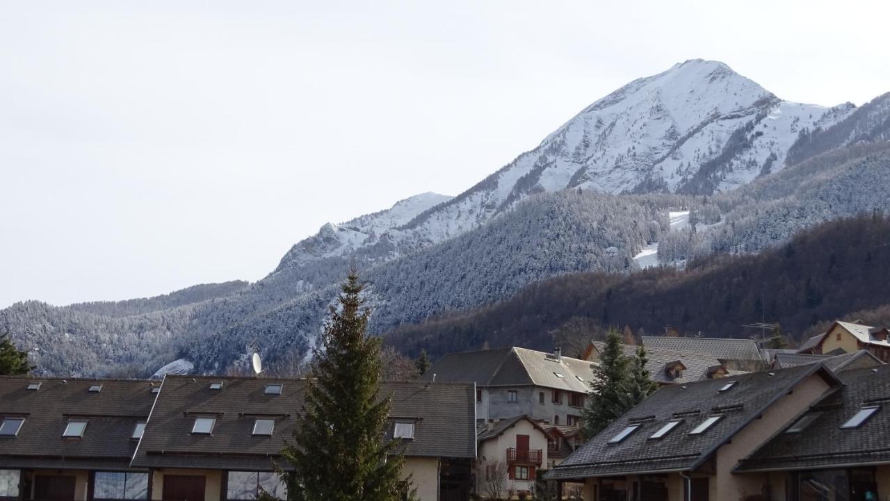 Appartement Offrant Une Magnifique Vue Des Montagnes Saint-Leger-les-Melezes Exteriör bild